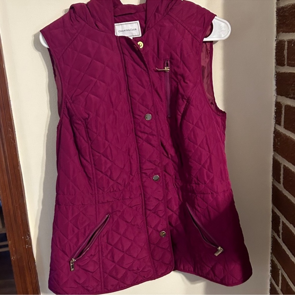 Charter Club women’s size medium dark pink quilted vest with hood